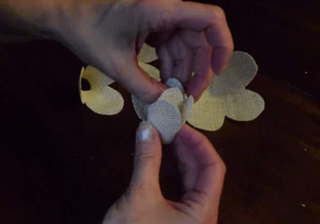 Easy DIY Craft Ideas | Fabric Flowers Video Tutorial | DIY Projects & Crafts by DIY JOY at http://diyjoy.com/how-to-make-burlap-roses-tutorial
