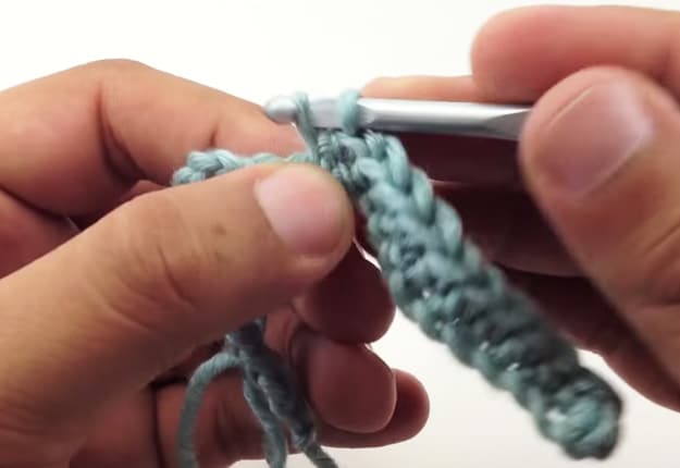 DIY Projects & Crafts by DIY JOY at http://diyjoy.com/how-to-crochet-chevron-crochet-pattern | super easy crochet ideas
