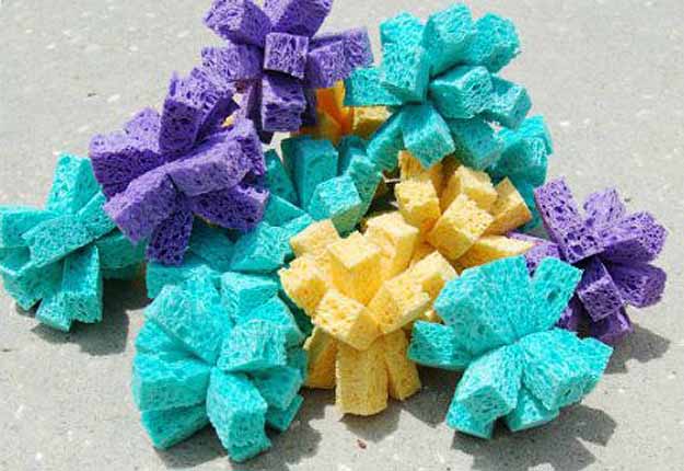 Fun Outdoor Crafts for Kids - Summer Water Activities Ideas - DIY Sponge Balls - DIY Projects & Crafts by DIY JOY at http://diyjoy.com/fun-outdoor-crafts-for-kids