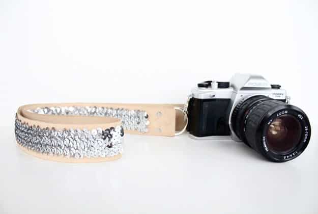 Inexpensive DIY Gift Ideas for Women | DIY Camera Strap | DIY Projects & Crafts by DIY JOY#diygifts #christmas #diy #gifts
