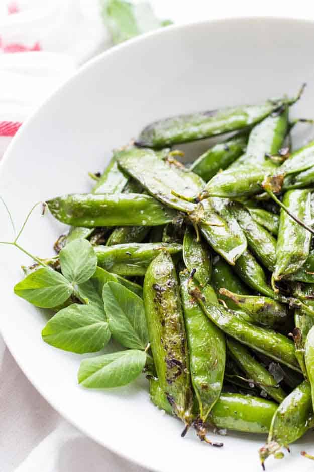 Summer Vegetable Grilling Recipes | Grilled Peas in the Pod | DIY Projects & Crafts by DIY JOY at http://diyjoy.com/grilling-recipes-diy-bbq-ideas