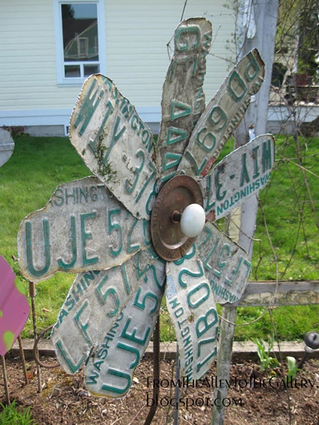 Upcycled Old Car Parts Ideas - DIY License Plate Garden Decor - DIY Projects & Crafts by DIY JOY #diy