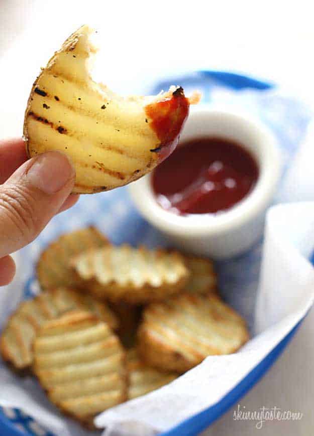 Labor Day Party Food Ideas - Grilled Crinkle Cut Potato Wedges - DIY Projects & Crafts by DIY JOY at http://diyjoy.com/party-ideas-labor-day-food-diy-decor