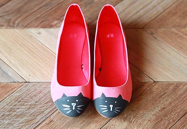 Fun DIY Projects for Teen Girls to Make - Shoe Upcycling DIY Art Idea - DIY Projects & Crafts by DIY JOY #diy #quickcrafts #crafts #easycraftss