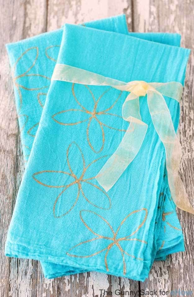 27 MORE Expensive Looking DIY Gifts. Crafts and DIY Gift Ideas for Him, for Her, for Family and Friends. Perfect for Birthday, Christmas, Mom and Dad. | Metallic Print Floral Dish Towel | http://diyjoy.com/homemade-diy-gifts-pinterest