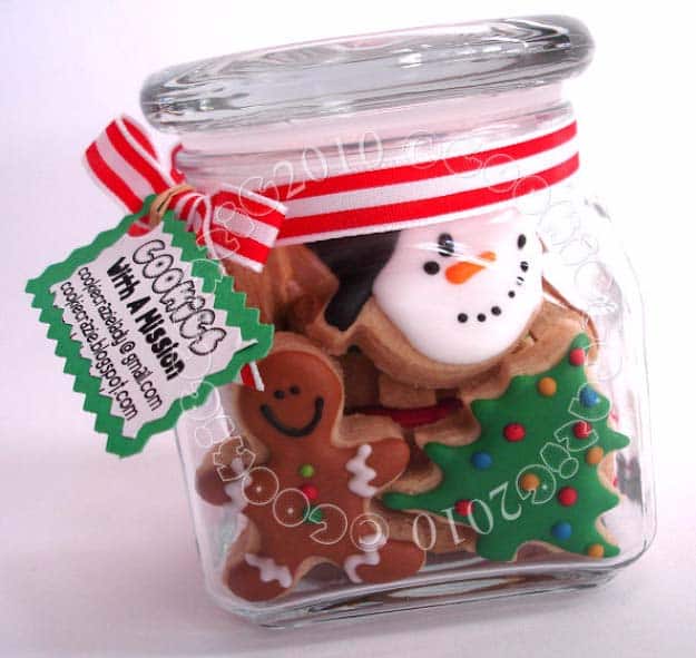 Homemade DIY Gifts in A Jar | Best Mason Jar Cookie Mixes and Recipes, Alcohol Mixers | Fun Gift Ideas for Men, Women, Teens, Kids, Teacher, Mom. Christmas, Holiday, Birthday and Easy Last Minute Gifts | Christmas Cookies in a Jar #diy