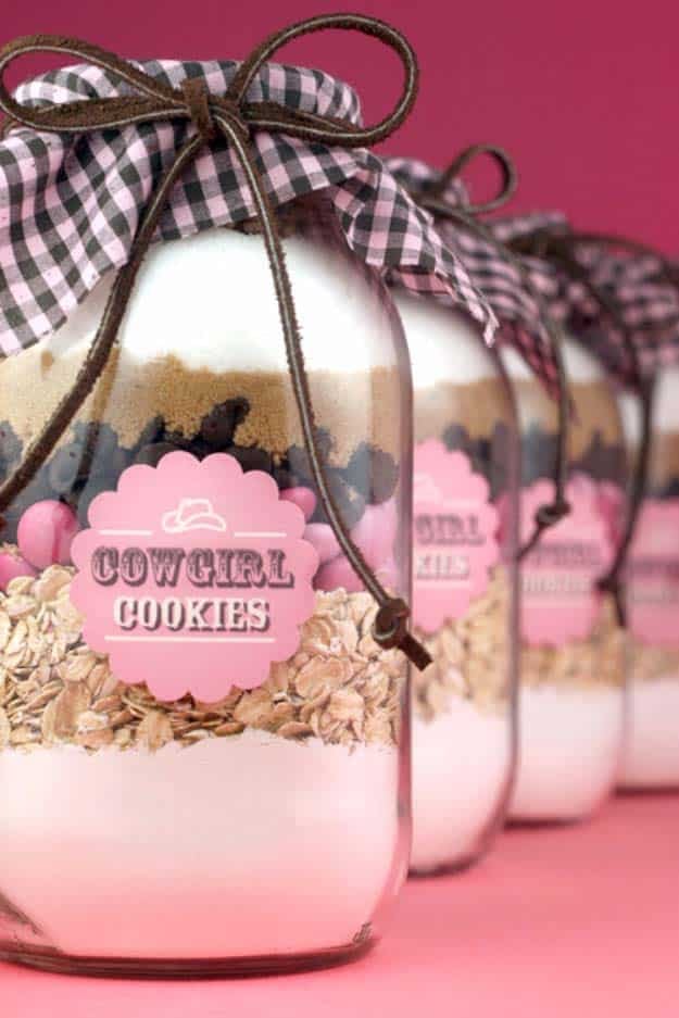 Homemade DIY Gifts in A Jar | Best Mason Jar Cookie Mixes and Recipes, Alcohol Mixers | Fun Gift Ideas for Men, Women, Teens, Kids, Teacher, Mom. Christmas, Holiday, Birthday and Easy Last Minute Gifts | DIY Gift Cookie Mix in a Jar #diy
