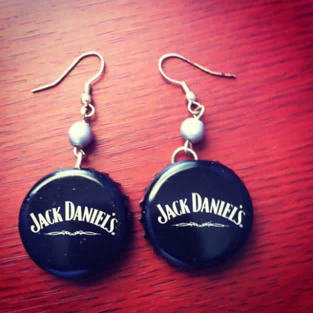 Fun DIY Ideas Made With Jack Daniels - Recipes, Projects and Crafts With The Bottle, Everything From Lamps and Decorations to Fudge and Cupcakes | Jack Daniels Bottle Cap Earrings #diy #jackdaniels #recipes #crafts