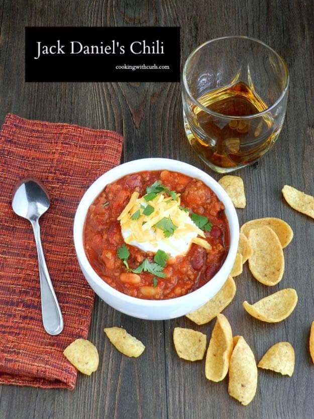 Fun DIY Ideas Made With Jack Daniels - Recipes, Projects and Crafts With The Bottle, Everything From Lamps and Decorations to Fudge and Cupcakes | Jack Daniels Chili #diy #jackdaniels #recipes #crafts