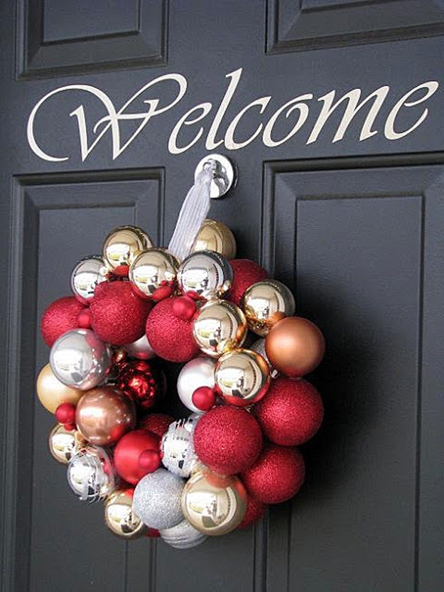 DIY Holiday Wreaths Make Awesome Homemade Christmas Decorations for Your Front Door | Cool Crafts and DIY Projects by DIY JOY | Ornament-Wreath #diy 