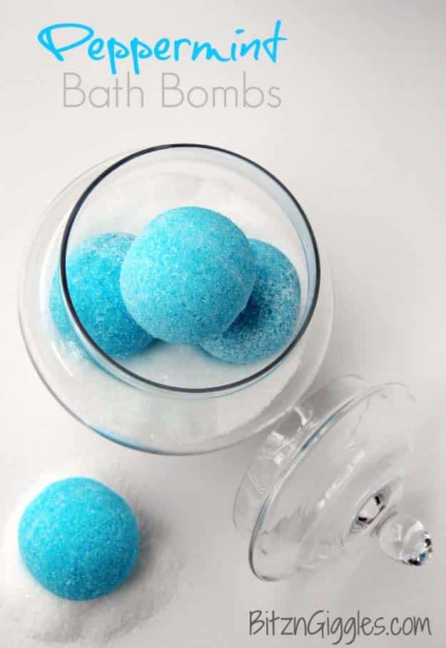 DIY Gifts for Your Girlfriend and Cool Homemade Gift Ideas for Her | Easy Creative DIY Projects and Tutorials for Christmas, Birthday and Anniversary Gifts for Mom, Sister, Aunt, Teacher or Friends | Peppermint Bath Bombs #diygifts #diyideas 