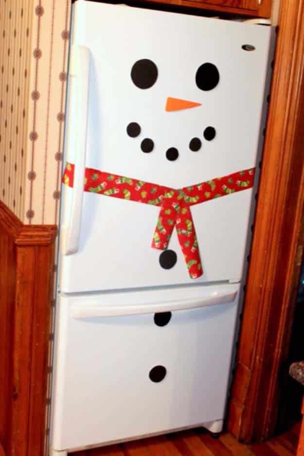 Awesome DIY Christmas Home Decorations and Homemade Holiday Decor Ideas - Quick and Easy Decorating ideas, cool ornaments, home decor crafts and fun Christmas stuff | Crafts and DIY projects by DIY Joy | Snow Man Fridge Decor #diy #crafts #christmas