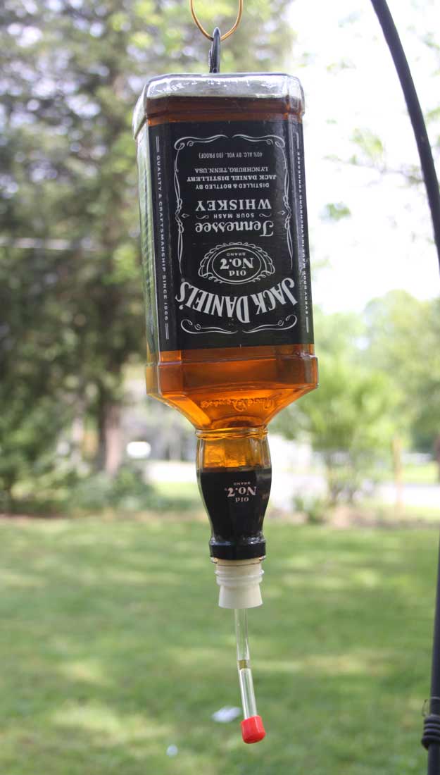 Fun DIY Ideas Made With Jack Daniels - Recipes, Projects and Crafts With The Bottle, Everything From Lamps and Decorations to Fudge and Cupcakes | Humming Bird Feeder #diy #jackdaniels #recipes #crafts