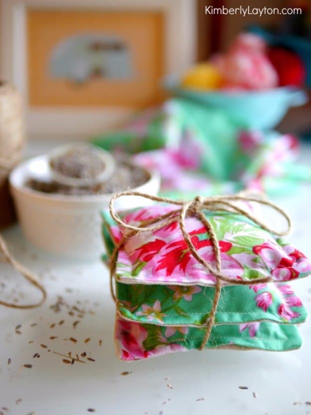 DIY Sewing Gift Ideas for Adults and Kids, Teens, Women, Men and Baby - Lavender Sachets - Cute and Easy DIY Sewing Projects Make Awesome Presents for Mom, Dad, Husband, Boyfriend, Children #sewing #diygifts #sewingprojects