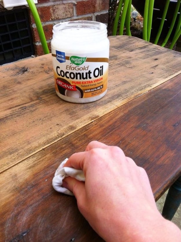 Cool Woodworking Tips - Refinishing Wood With Coconut Oil - Easy Woodworking Ideas, Woodworking Tips and Tricks, Woodworking Tips For Beginners, Basic Guide For Woodworking http://diyjoy.com/diy-woodworking-tips
