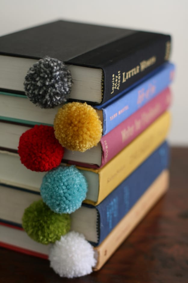 Clever DIYs Made With Yarn - Yarn Ball Bookmark - Yarn Crafts To Try, Easy Yarn DIYs, Fun Crafts To Do With Yarn, Wall Art, Awesome Yarn Ideas, Yarn DIY Projects, Brillian Yarn Craft Tutorials http://diyjoy.com/diy-curtains-drapes