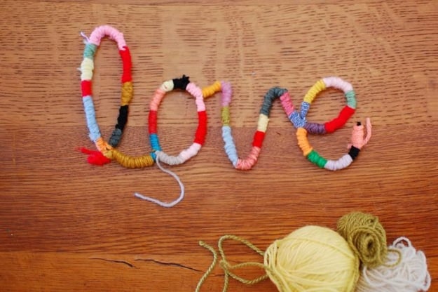 Clever DIYs Made With Yarn - Yarn Font - Yarn Crafts To Try, Easy Yarn DIYs, Fun Crafts To Do With Yarn, Wall Art, Awesome Yarn Ideas, Yarn DIY Projects, Brillian Yarn Craft Tutorials http://diyjoy.com/diy-curtains-drapes