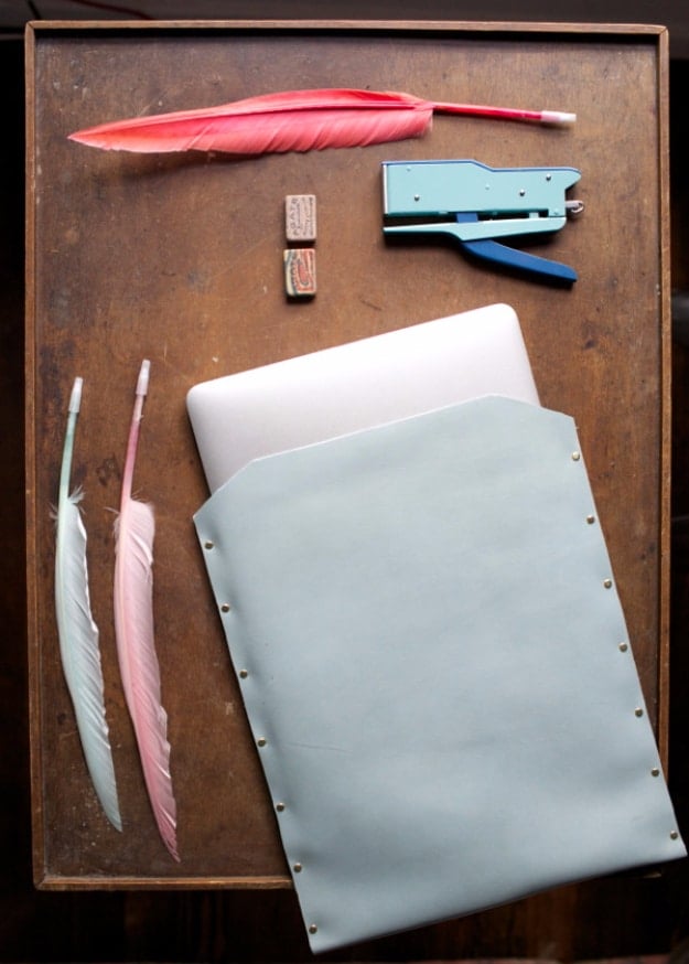 Creative Leather Crafts - Leather Laptop Case DIY - Best DIY Projects Made With Leather - Easy Handmade Do It Yourself Gifts and Fashion - Cool Crafts and DYI Leather Projects With Step by Step Tutorials http://diyjoy.com/diy-leather-crafts