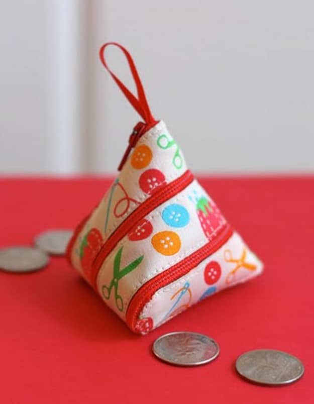 Creative DIY Projects With Zippers - Self-Zipping Coin Purse - Easy Crafts and Fashion Ideas With A Zipper - Jewelry, Home Decor, School Supplies and DIY Gift Ideas - Quick DIYs for Fun Weekend Projects 