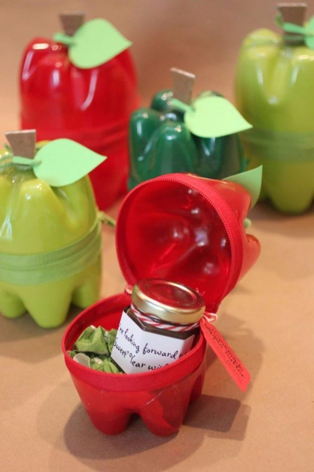 Creative DIY Projects With Zippers - Zippered Plastic Bottle Apple Containers - Easy Crafts and Fashion Ideas With A Zipper - Jewelry, Home Decor, School Supplies and DIY Gift Ideas - Quick DIYs for Fun Weekend Projects 