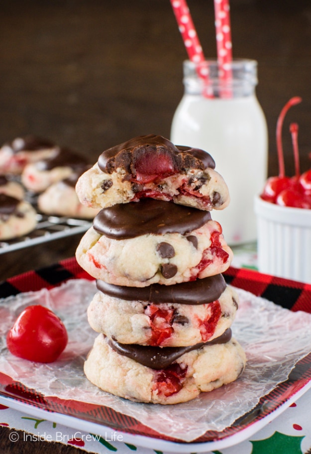 DIY Valentines Day Cookies - Chocolate Chip Cherry Cookies - Easy Cookie Recipes and Recipe Ideas for Valentines Day - Cute DIY Decorated Cookies for Kids, Homemade Box Cookies and Bouquet Ideas - Sugar Cookie Icing Tutorials With Step by Step Instructions - Quick, Cheap Valentine Gift Ideas for Him and Her #valentines