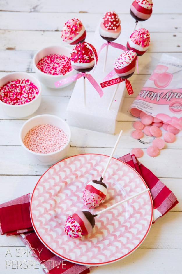 Best DIY Valentines Day Gifts - Chocolate Dipped Strawberry Pops - Cute Mason Jar Valentines Day Gifts and Crafts for Him and Her | Boyfriend, Girlfriend, Mom and Dad, Husband or Wife, Friends - Easy DIY Ideas for Valentines Day for Homemade Gift Giving and Room Decor | Creative Home Decor and Craft Projects for Teens, Teenagers, Kids and Adults 
