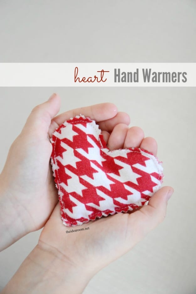 Best DIY Valentines Day Gifts - DIY Heart Hand Warmers - Cute Mason Jar Valentines Day Gifts and Crafts for Him and Her | Boyfriend, Girlfriend, Mom and Dad, Husband or Wife, Friends - Easy DIY Ideas for Valentines Day for Homemade Gift Giving and Room Decor | Creative Home Decor and Craft Projects for Teens, Teenagers, Kids and Adults 