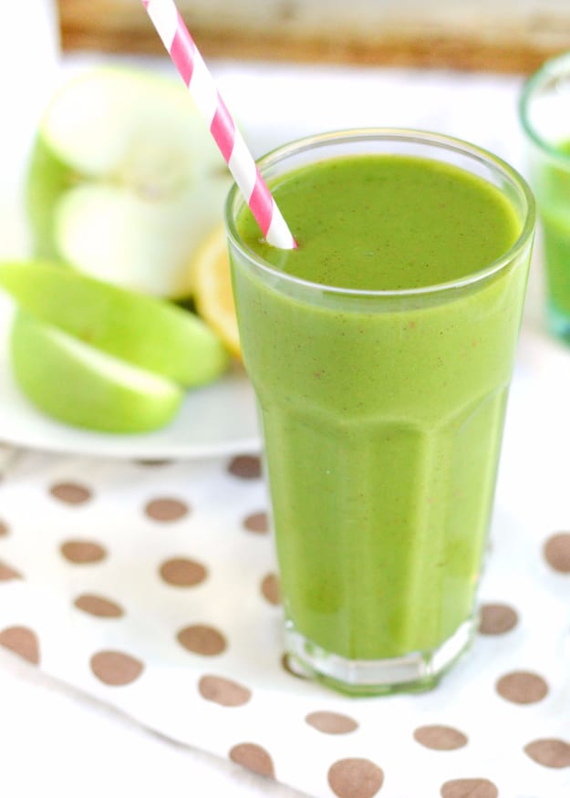 Healthy Smoothie Recipes - Green Apple Smoothie - Easy ideas perfect for breakfast, energy. Low calorie and high protein recipes for weightloss and to lose weight. Simple homemade recipe ideas that kids love. Quick EASY morning recipes before work and school, after workout #smoothies #healthy #smoothie #healthyrecipes #recipes