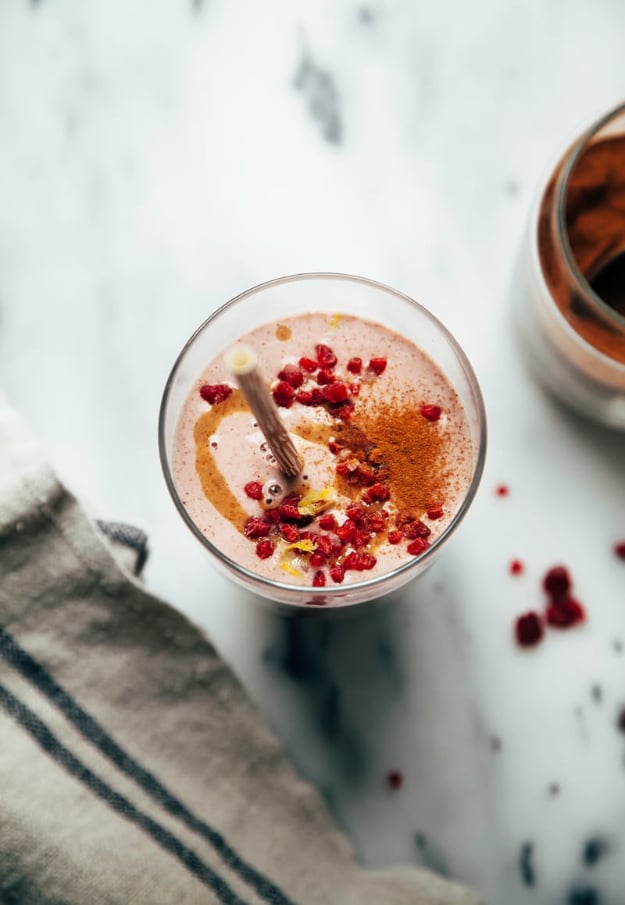 Healthy Smoothie Recipes - Raspberry and Almond Butter Smoothie - Easy ideas perfect for breakfast, energy. Low calorie and high protein recipes for weightloss and to lose weight. Simple homemade recipe ideas that kids love. Quick EASY morning recipes before work and school, after workout #smoothies #healthy #smoothie #healthyrecipes #recipes