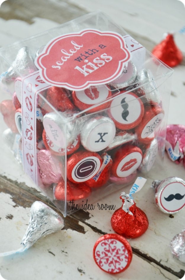Best DIY Valentines Day Gifts - Sealed With A Kiss Valentines Gift - Cute Mason Jar Valentines Day Gifts and Crafts for Him and Her | Boyfriend, Girlfriend, Mom and Dad, Husband or Wife, Friends - Easy DIY Ideas for Valentines Day for Homemade Gift Giving and Room Decor | Creative Home Decor and Craft Projects for Teens, Teenagers, Kids and Adults 