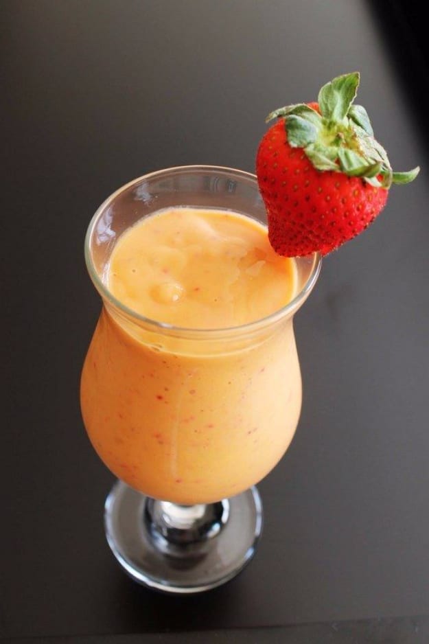 Healthy Smoothie Recipes - Strawberry Mango Smoothie - Easy ideas perfect for breakfast, energy. Low calorie and high protein recipes for weightloss and to lose weight. Simple homemade recipe ideas that kids love. Quick EASY morning recipes before work and school, after workout #smoothies #healthy #smoothie #healthyrecipes #recipes