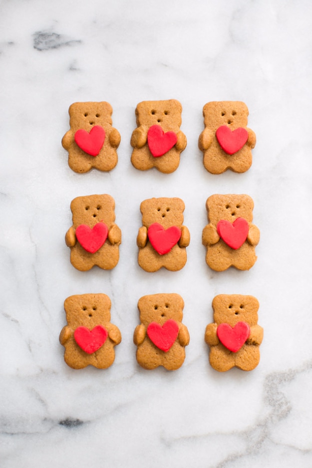 DIY Valentines Day Cookies - Valentine Bear Holding Heart Cookies - Easy Cookie Recipes and Recipe Ideas for Valentines Day - Cute DIY Decorated Cookies for Kids, Homemade Box Cookies and Bouquet Ideas - Sugar Cookie Icing Tutorials With Step by Step Instructions - Quick, Cheap Valentine Gift Ideas for Him and Her #valentines
