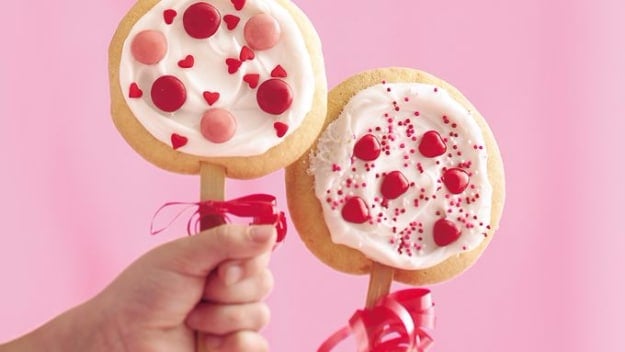 DIY Valentines Day Cookies - Valentine Cookie Pops - Easy Cookie Recipes and Recipe Ideas for Valentines Day - Cute DIY Decorated Cookies for Kids, Homemade Box Cookies and Bouquet Ideas - Sugar Cookie Icing Tutorials With Step by Step Instructions - Quick, Cheap Valentine Gift Ideas for Him and Her #valentines
