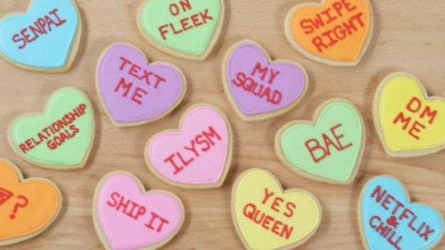 DIY Valentines Day Cookies - Valentines Heart Cookies - Easy Cookie Recipes and Recipe Ideas for Valentines Day - Cute DIY Decorated Cookies for Kids, Homemade Box Cookies and Bouquet Ideas - Sugar Cookie Icing Tutorials With Step by Step Instructions - Quick, Cheap Valentine Gift Ideas for Him and Her #valentines