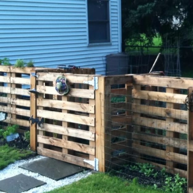 DIY Fences and Gates - Amazing DIY Pallet Fence - How To Make Easy Fence and Gate Project for Backyard and Home - Step by Step Tutorial and Ideas for Painting, Updating and Making Fences and DIY Gate - Cool Outdoors and Yard Projects 