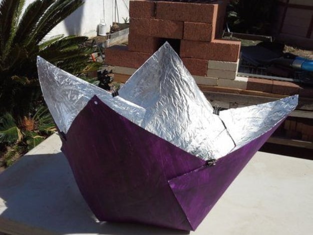 DIY Solar Powered Projects - Build a solar cooker for just $5 - Easy Solar Crafts and DYI Ideas for Making Solar Power Things You Can Use To Save Energy - Step by Step Tutorials for Making Things Without Batteries - DIY Projects and Crafts for Men and Women 