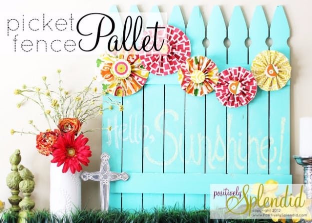 DIY Fences and Gates - Chalkboard Picket Fence Pallet - How To Make Easy Fence and Gate Project for Backyard and Home - Step by Step Tutorial and Ideas for Painting, Updating and Making Fences and DIY Gate - Cool Outdoors and Yard Projects 