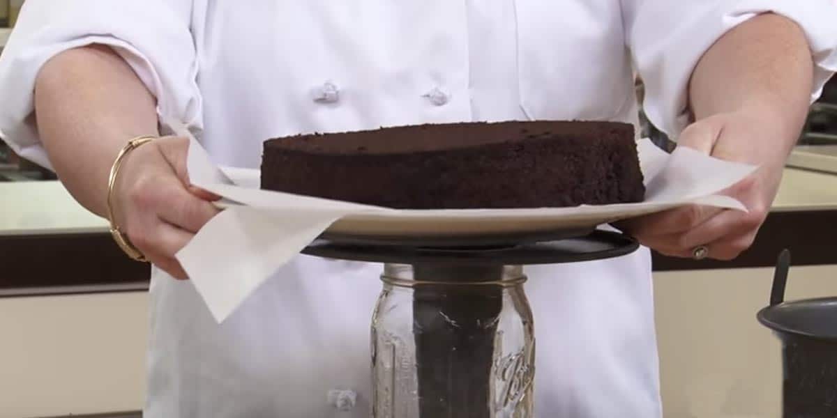 Cake Icing Made Easy With A Rotating Mason Jar. Watch! DIY Joy