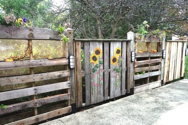 DIY Fences and Gates - Pallets Patio Fence - How To Make Easy Fence and Gate Project for Backyard and Home - Step by Step Tutorial and Ideas for Painting, Updating and Making Fences and DIY Gate - Cool Outdoors and Yard Projects 