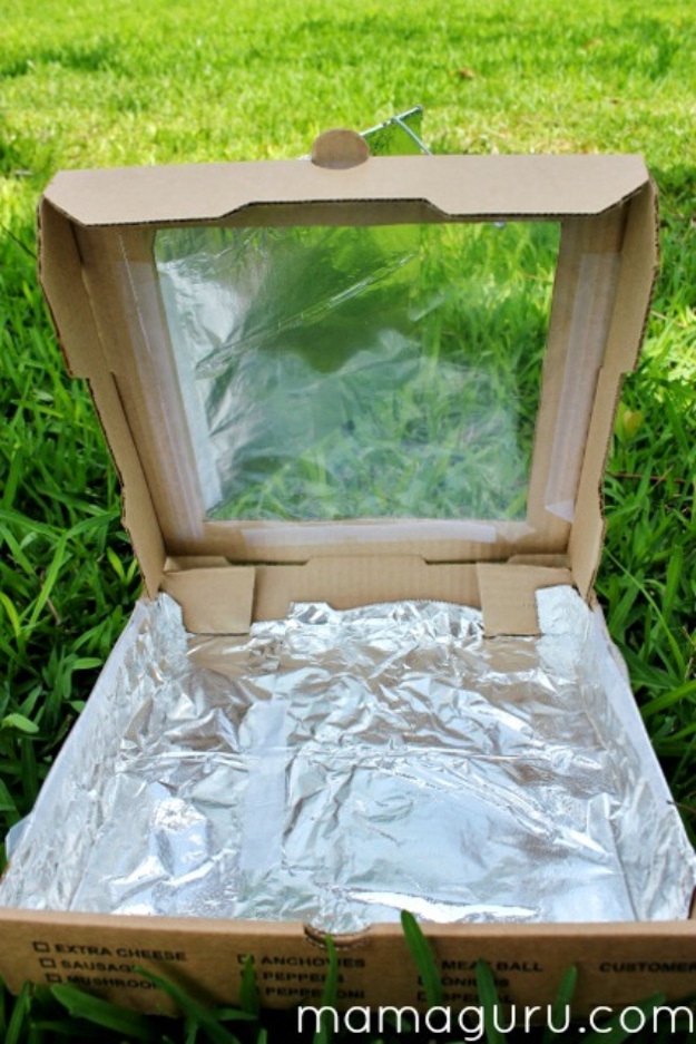 DIY Solar Powered Projects - Solar Oven - Easy Solar Crafts and DYI Ideas for Making Solar Power Things You Can Use To Save Energy - Step by Step Tutorials for Making Things Without Batteries - DIY Projects and Crafts for Men and Women 