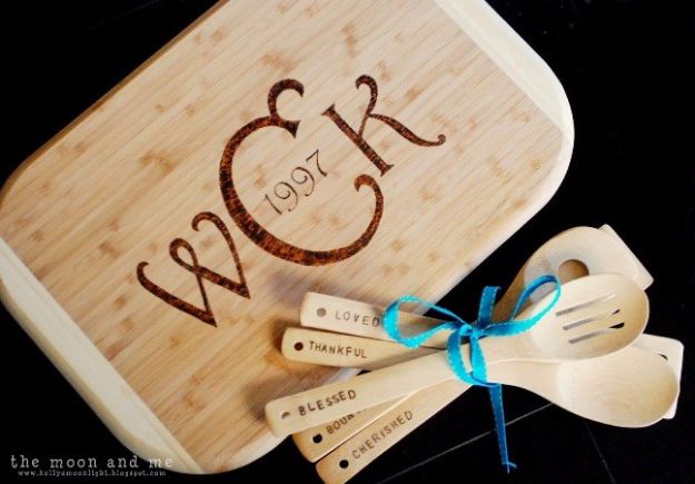 DIY Mothers Day Gift Ideas - Personalized Cutting Board - Homemade Gifts for Moms - Crafts and Do It Yourself Home Decor, Accessories and Fashion To Make For Mom - Mothers Love Handmade Presents on Mother's Day - DIY Projects and Crafts by DIY JOY 