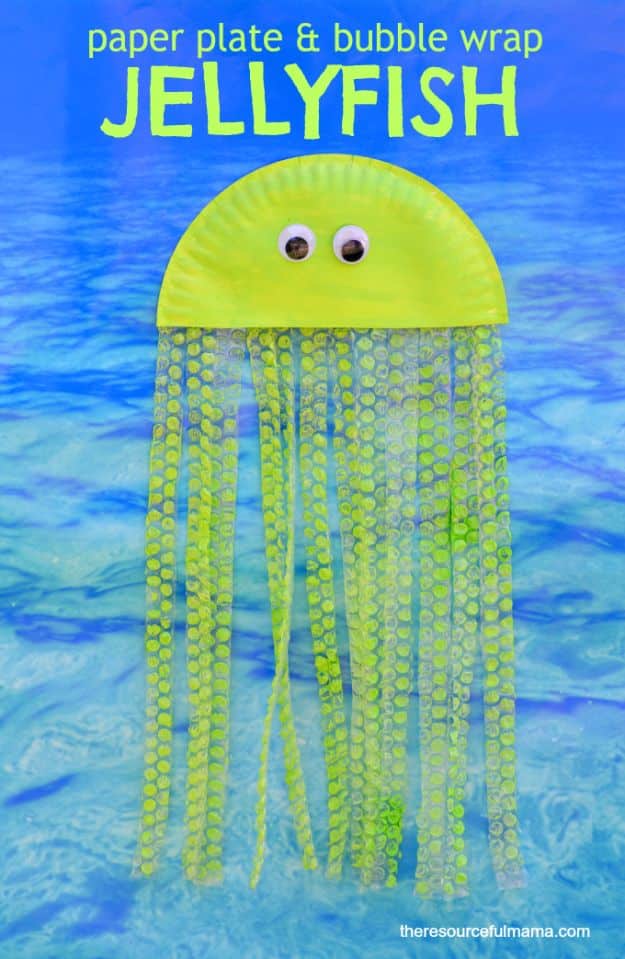 DIY Ideas for Kids To Make This Summer - Bubble Wrap And Paper Plate Jellyfish - Fun Crafts and Cool Projects for Boys and Girls To Make at Home - Easy and Cheap Do It Yourself Project Ideas With Paint, Glue, Paper, Glitter, Chalk and Things You Can Find Around The House - Creative Arts and Crafts Ideas for Children #summer #kidscrafts 