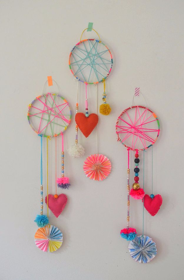 DIY Ideas for Kids To Make This Summer - DIY Dream Catchers - Fun Crafts and Cool Projects for Boys and Girls To Make at Home - Easy and Cheap Do It Yourself Project Ideas With Paint, Glue, Paper, Glitter, Chalk and Things You Can Find Around The House - Creative Arts and Crafts Ideas for Children #summer #kidscrafts 