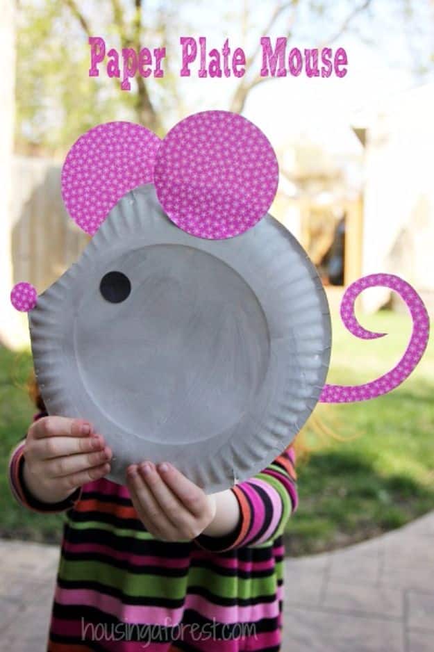 DIY Ideas for Kids To Make This Summer - Paper Plate Mouse - Fun Crafts and Cool Projects for Boys and Girls To Make at Home - Easy and Cheap Do It Yourself Project Ideas With Paint, Glue, Paper, Glitter, Chalk and Things You Can Find Around The House - Creative Arts and Crafts Ideas for Children #summer #kidscrafts 