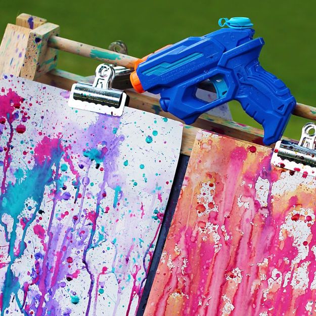 DIY Ideas for Kids To Make This Summer - Squirt Gun Painting - Fun Crafts and Cool Projects for Boys and Girls To Make at Home - Easy and Cheap Do It Yourself Project Ideas With Paint, Glue, Paper, Glitter, Chalk and Things You Can Find Around The House - Creative Arts and Crafts Ideas for Children #summer #kidscrafts 