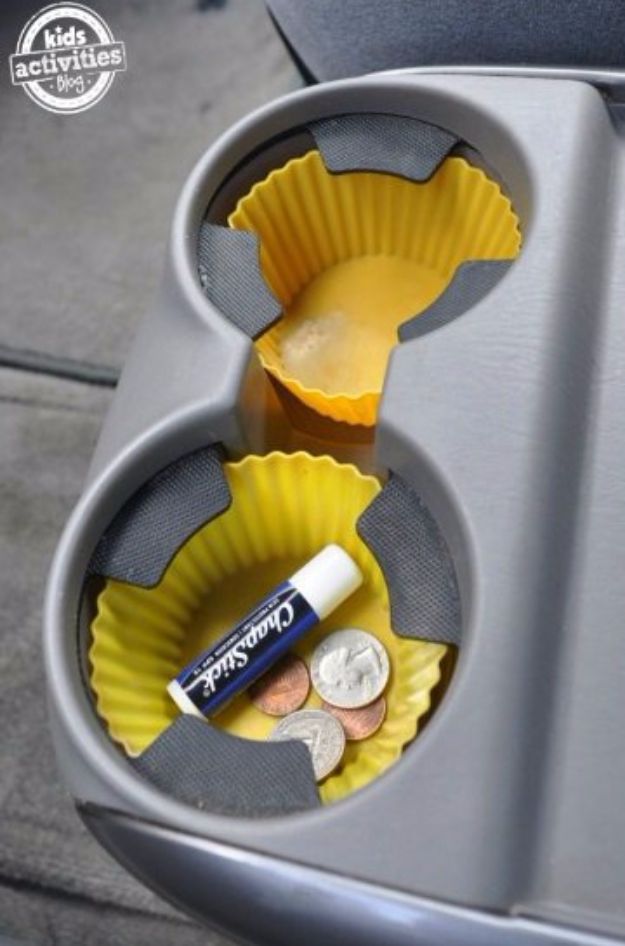 Best DIY Ideas for a Summer Road Trip - Lined Cup Liner Holder Idea - Cool Crafts and Easy Projects to Make For Road Trips in the Car - Fun Crafts to Make for Vacation - Creative Ideas for Making Cheap Travel Ideas With Creative Money Saving Tips 