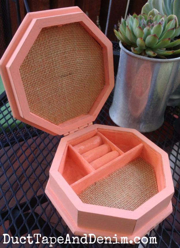 DIY Jewelry Ideas - Burlap Jewelry Box - How To Make the Coolest Jewelry Ideas For Kids and Teens - Homemade Wooden and Plastic Jewelry Box Plans - Easy Cardboard Gift Ideas - Cheap Wall Makeover and Organizer Projects With Drawers Men http://diyjoy.com/diy-jewelry-boxes-storage
