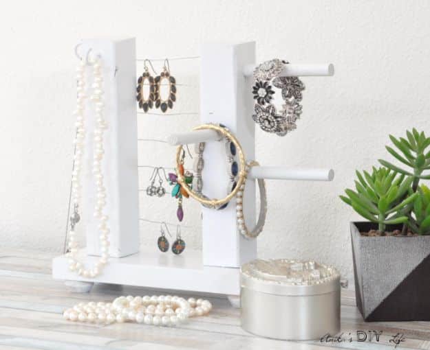 DIY Jewelry Ideas - DIY Table top Jewelry Holder from Scrap Wood - How To Make the Coolest Jewelry Ideas For Kids and Teens - Homemade Wooden and Plastic Jewelry Box Plans - Easy Cardboard Gift Ideas - Cheap Wall Makeover and Organizer Projects With Drawers Men http://diyjoy.com/diy-jewelry-boxes-storage