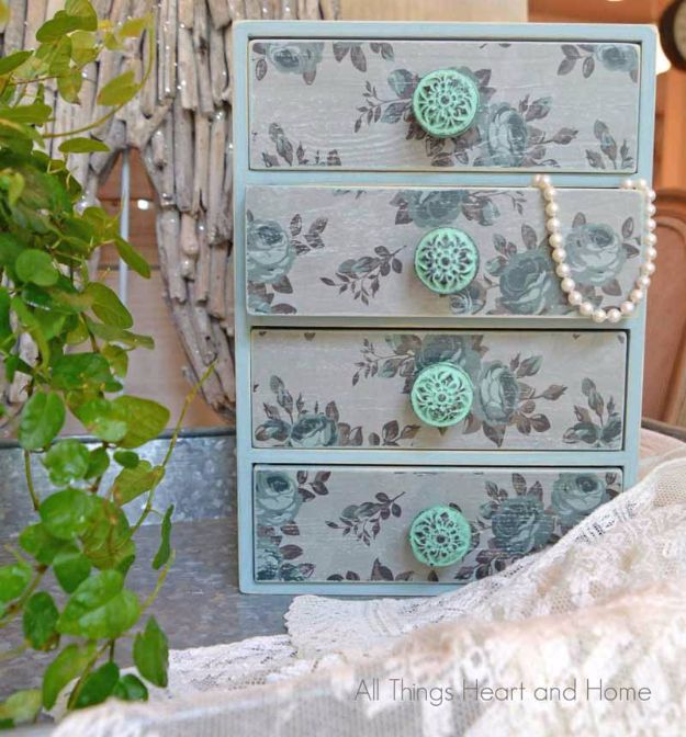 DIY Jewelry Ideas - Easy Jewelry Box - How To Make the Coolest Jewelry Ideas For Kids and Teens - Homemade Wooden and Plastic Jewelry Box Plans - Easy Cardboard Gift Ideas - Cheap Wall Makeover and Organizer Projects With Drawers Men http://diyjoy.com/diy-jewelry-boxes-storage