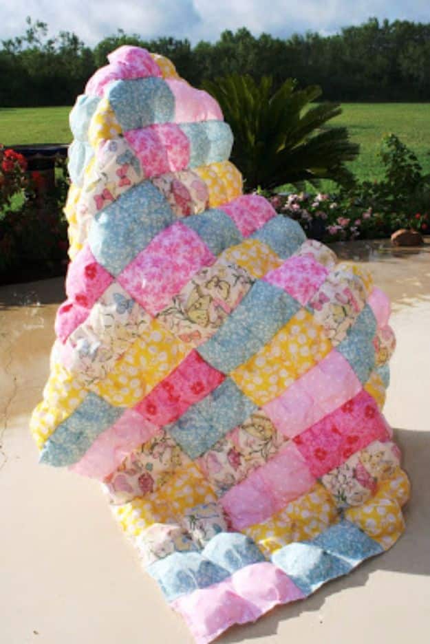 Best Quilts to Make This Weekend - Easy Puff Quilt - Free Quilt Patterns and Quilting Tutorials - Quilting for Beginners and Sewing Ideas - DIY Baby Quilts, Printables, New and Easy Modern Quilts, Jelly Roll, Quilt Squares, Fat Quarters and Scrap Ideas #diy #quilting #sewing